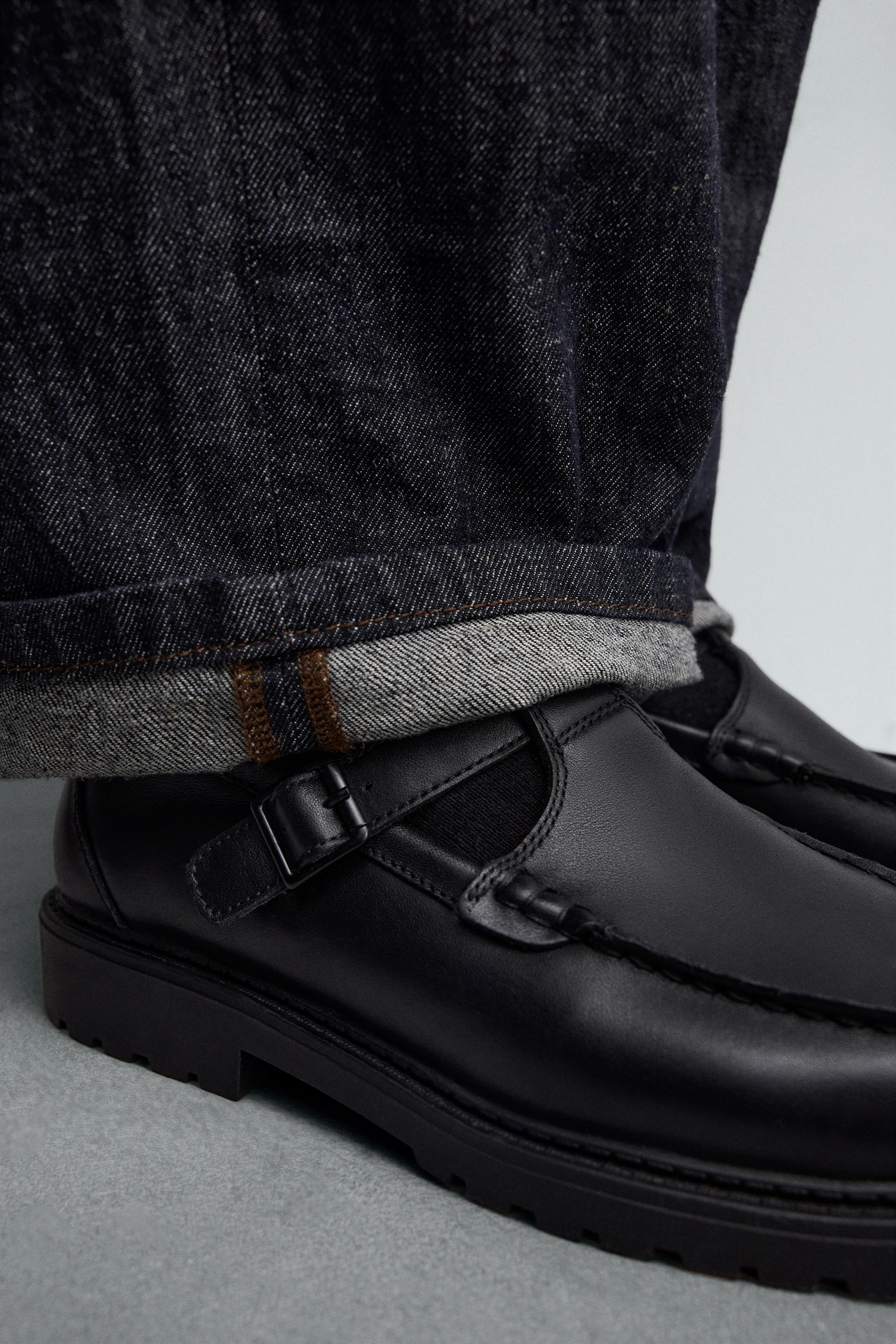 CHAUSSURES EN CUIR À BOUCLE